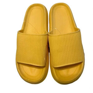 EVA Yellow Cloud Slides For Women NWOT Dry Non-Slip Pillow Sandals Size 10 Mint.